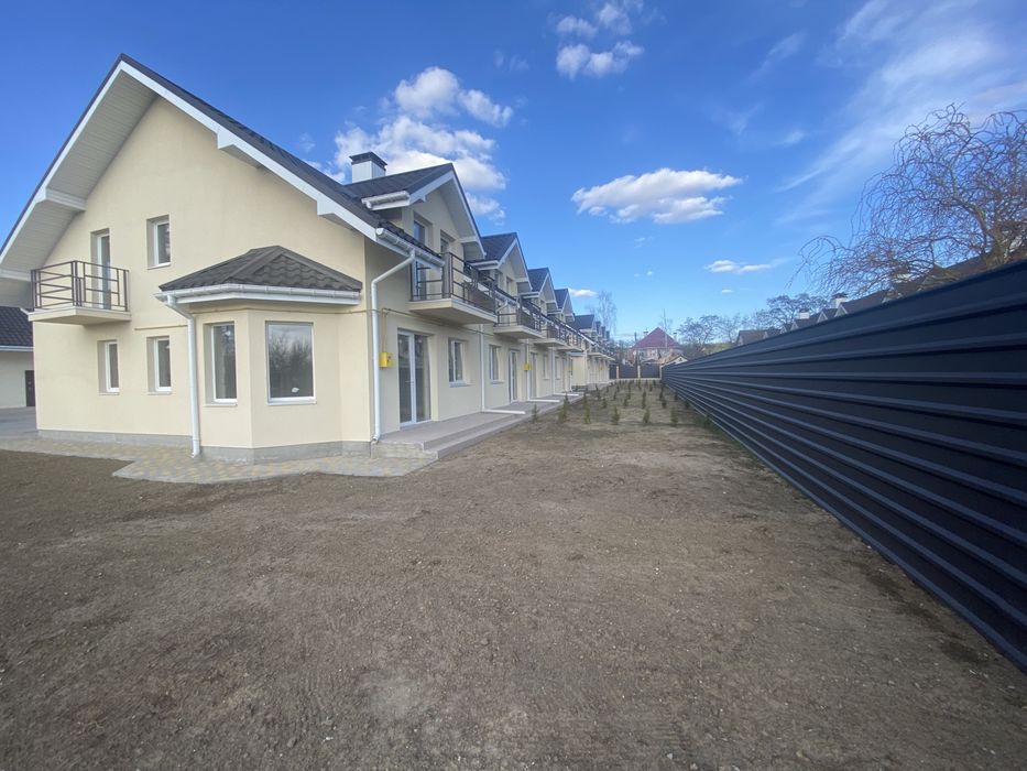 Таунхаус 110 м.кв в Гнідині з озером та басейном