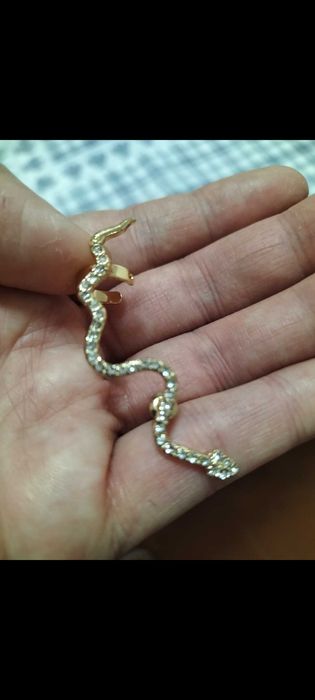 Snake-shaped Earring (1 piece)