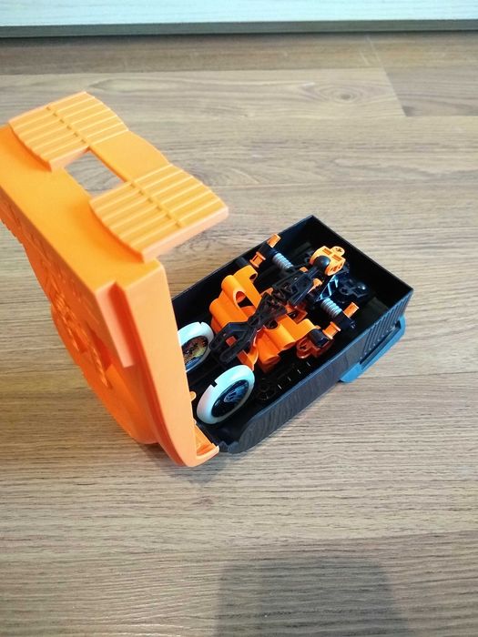 Zestaw LEGO Technic Throwbots Slizer i Turbo