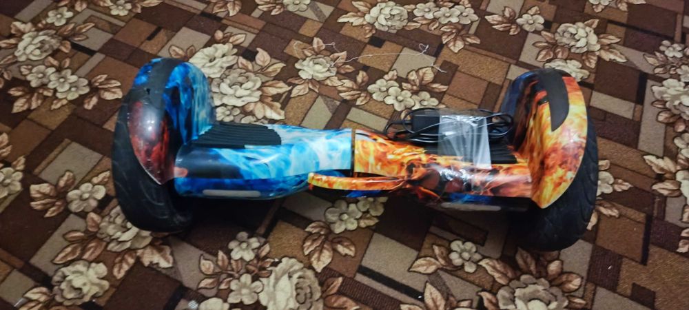 Гіроскутер 10.5 з музичною колонкою  Б/У. Є дефекти на корпусі