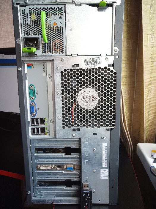 Комп'ютер сервер Fujitsu Primergy TX150