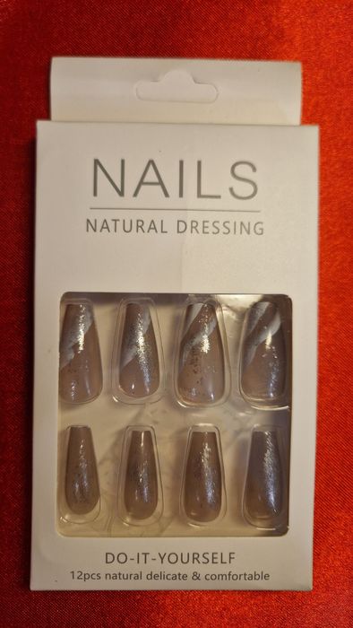 Tipsy sztuczne paznokcie