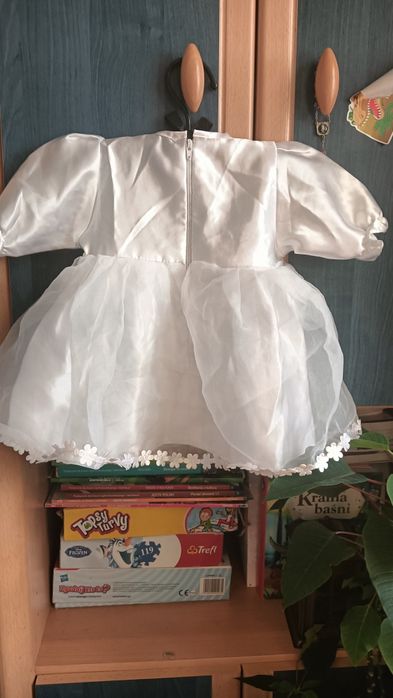 Sukieneczka na chrzest święty dla dziewczynki