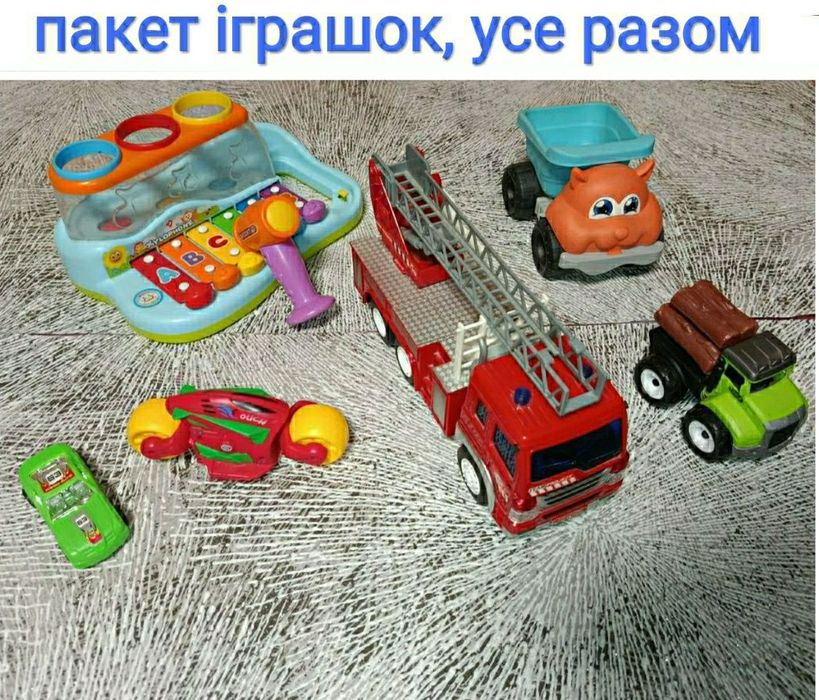 Пакет іграшок для хлопчика: велика пожежна машина, ксилофон, машинки