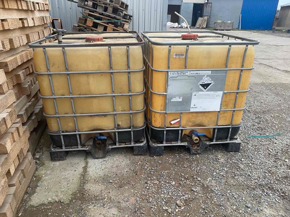 Продаются емкость куб  1000 литров