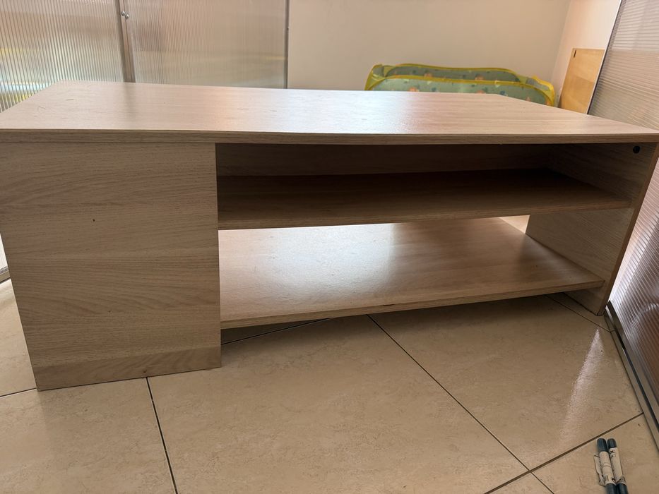 Mesa de TV em bom estado