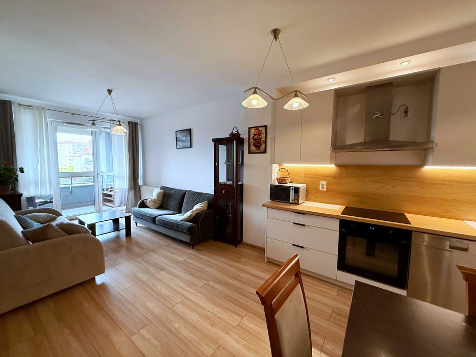 Przestronna kawalerka z garderobą! Santocka!