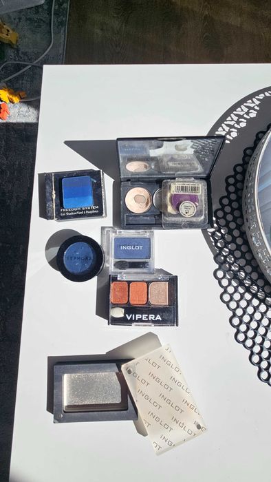 Cienie do powiek róże inglot bourjois avon