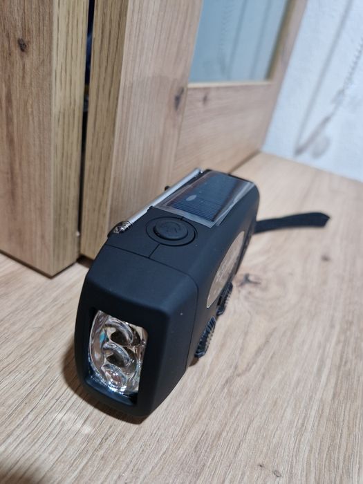 Rádio de emergência solar e manivela. Novo