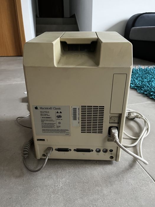 Macintosh Classic for collection with mouse and keyboard64738537646979124