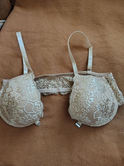 Biustonosz rozpinany z przodu 85C