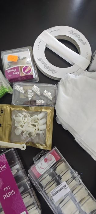 Vários materiais de unhas depilação