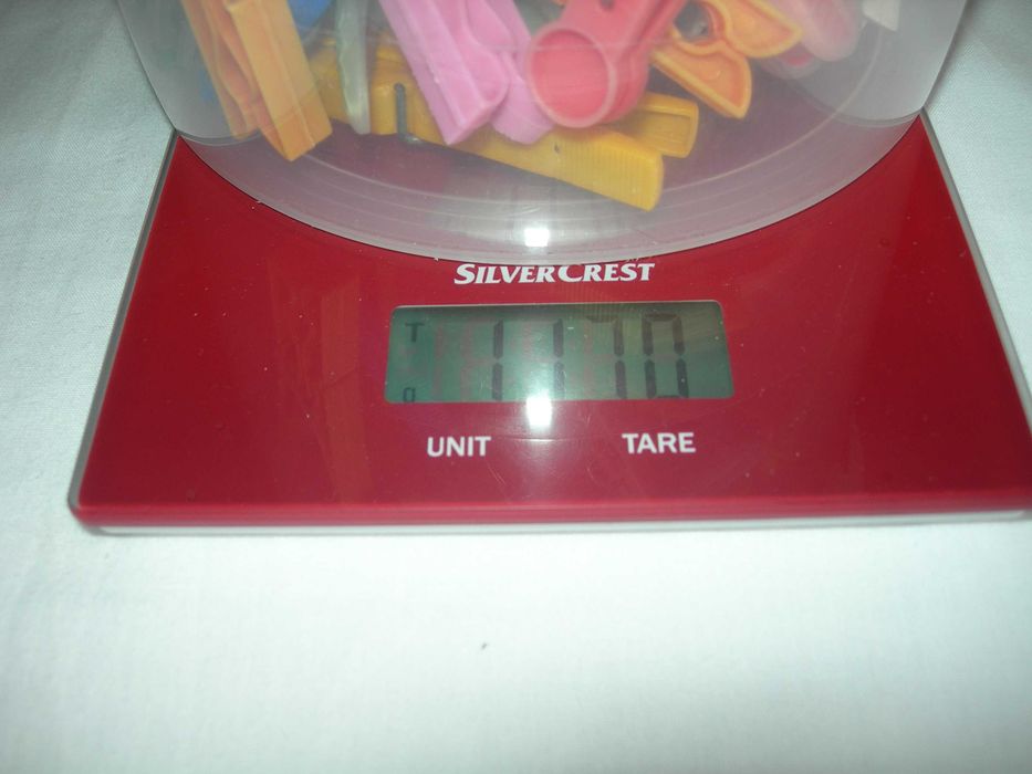 Molas da roupa. Plásticas usadas.