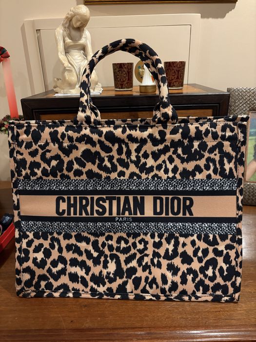 Mala em tecido e tela com padrao leopardo