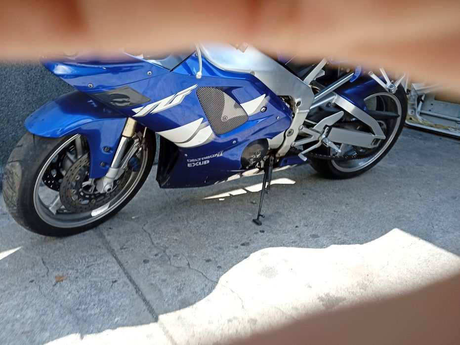 Yamaha   R1 1999