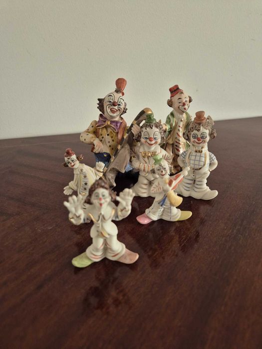 Conjunto de Figuras de Palhaços em Porcelana (Coleção Decorativa)