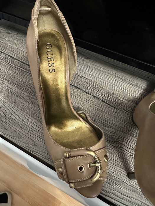 Buty guess.