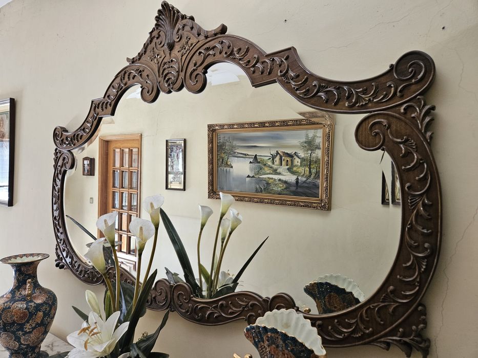 Credência e espelho