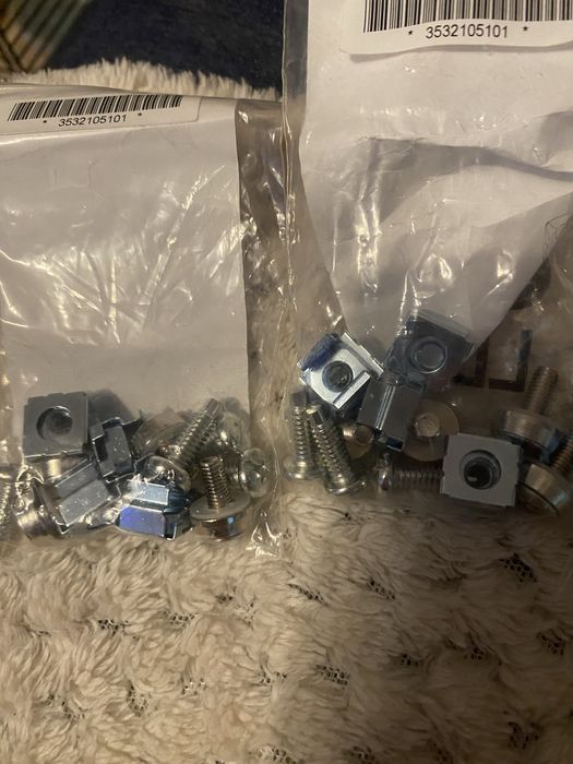 Śruby montarzowe szafy Rack