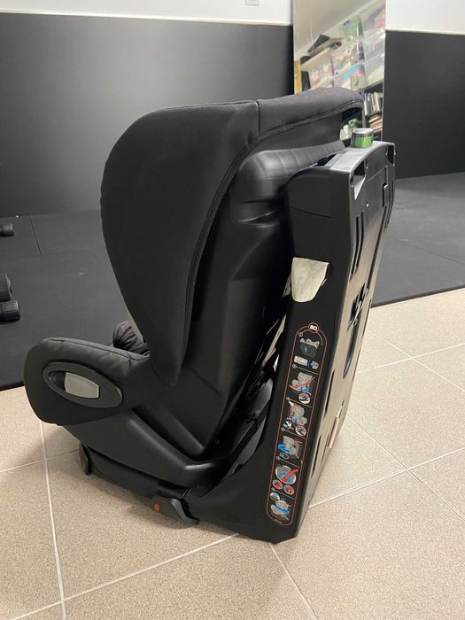 Cadeira Auto Bébé Confort Axiss (9-18kg) - Gira 90º - Instala c/ Cinto
