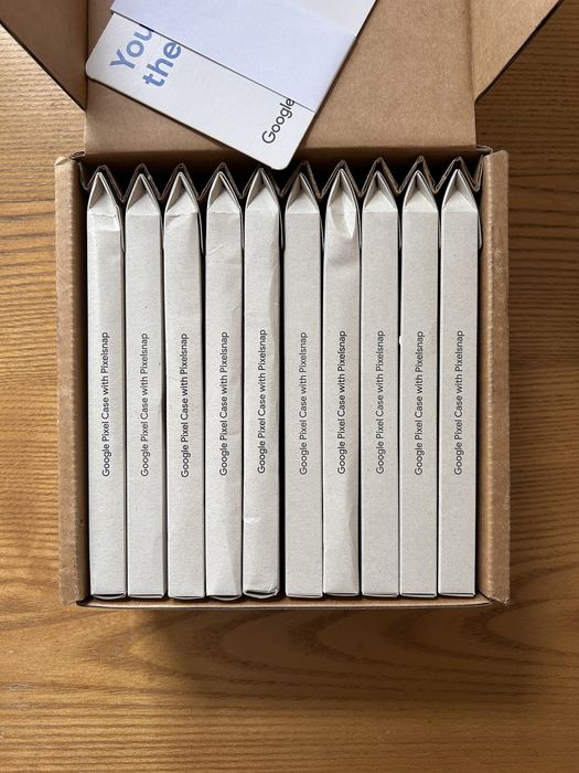 •  Оригінальний чохол Google Pixelsnap (Pixel 10 + 10 Pro, 10 Pro XL)