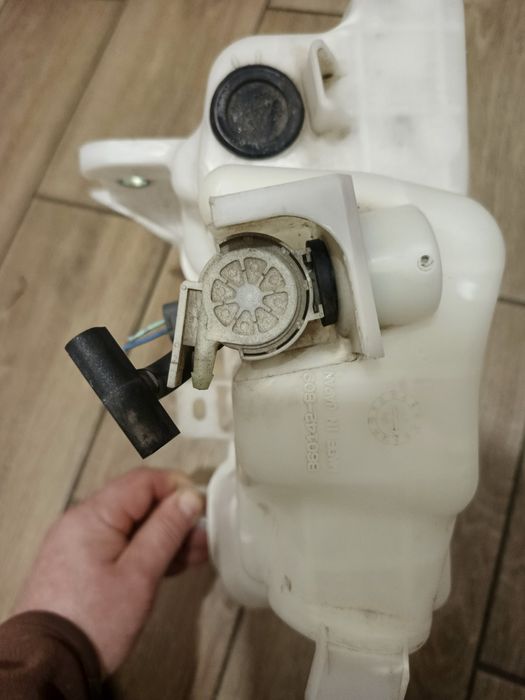 Бачок омывателя мазда6/3.