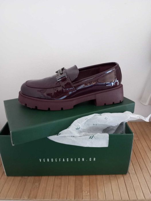 Sapatos efeito verniz, 38, da Verdefashion.GR
Sapatos 38, Verdefashion