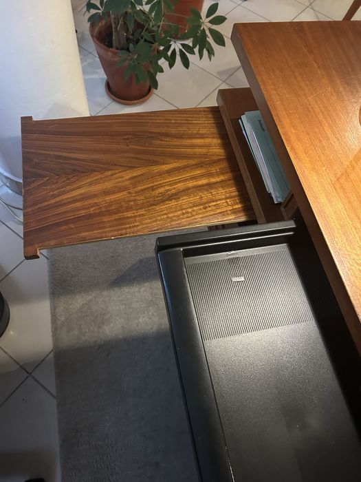 Secretária original de madeira folheada a mutene