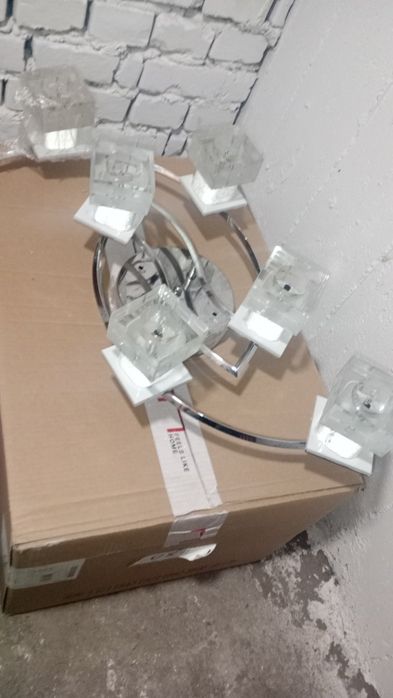 Sprzedam żyrandol włączany na pilota