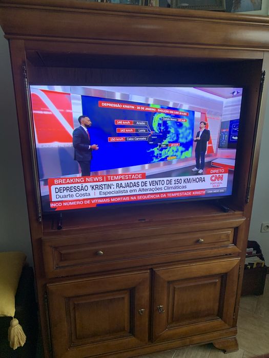 Movel de TV de Madeira Maciça.