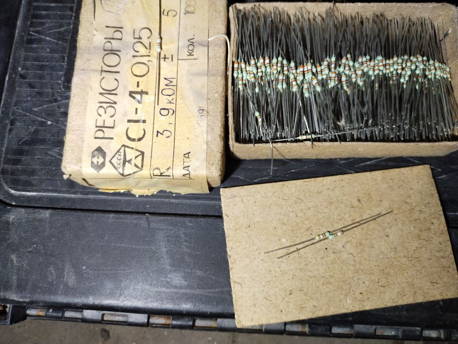 Резистори 3.9 кОм 5%