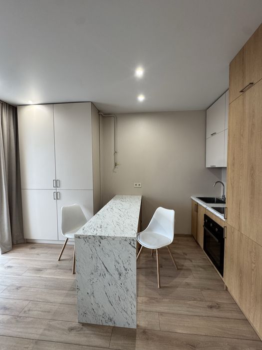 Вільна 1к кв -студія в центрі