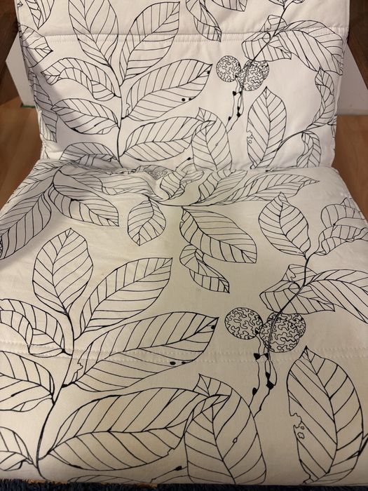 Fotel IKEA POÄNG – drewniany, z poduszką i zagłówkiem