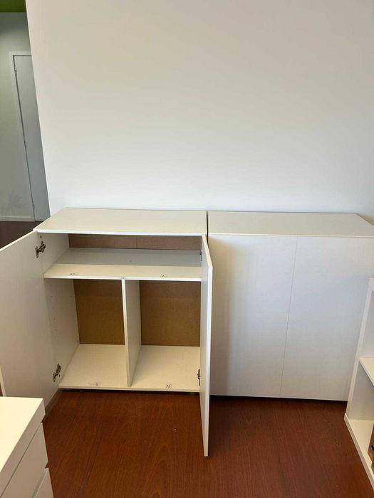 Móvel branco para arrumações