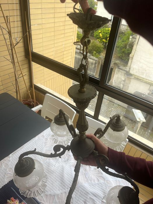 Lustre de bronze art nouveau