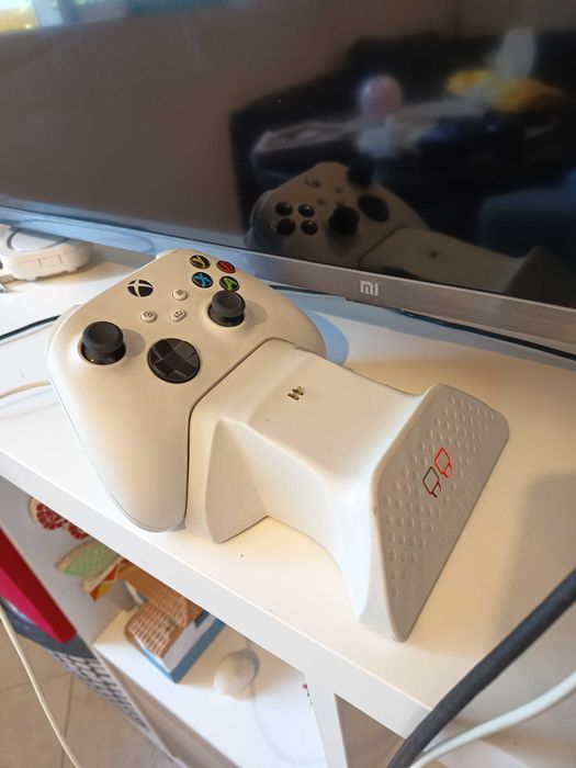 XBOX Series S com Base de Carregamento e Bateria Recarregável