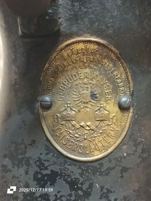 Старовина .Німецька швейна машинка.