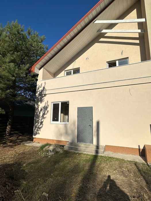 Продаж дуплексу з великою ділянкою 5,5 соток