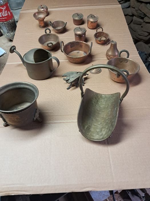 Peças antigas em tamanho pequeno.