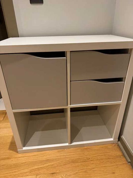 Cômoda multiuso cinza e branca