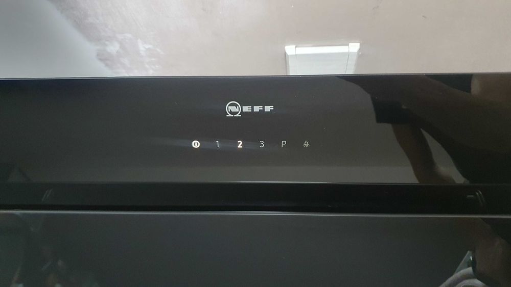 Okap ścienny Neff 90cm szklany ( Czarny)