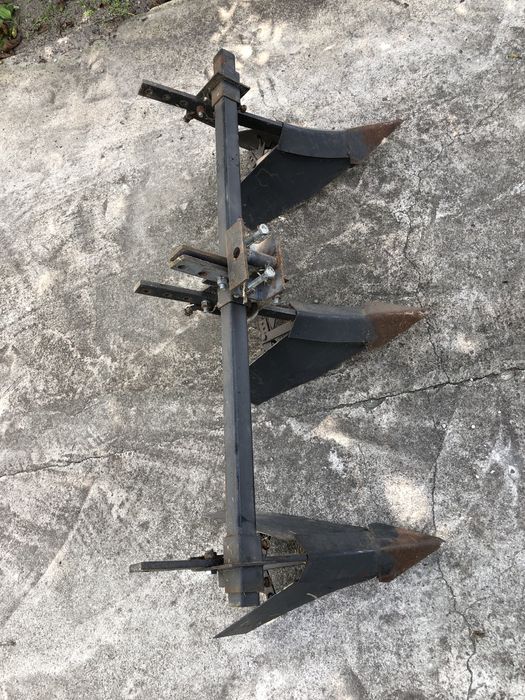 Плуг на китайський трактор