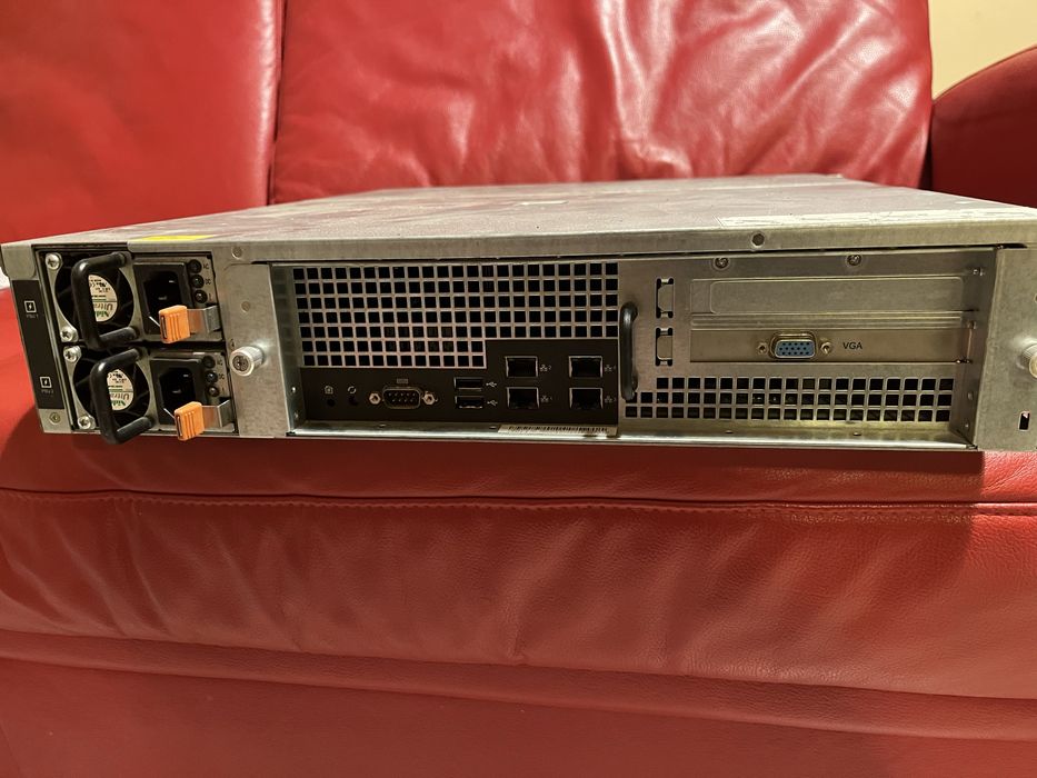 Macierz dyskowa/serwer LenovoEMC Px12-450r na 12 dysków.