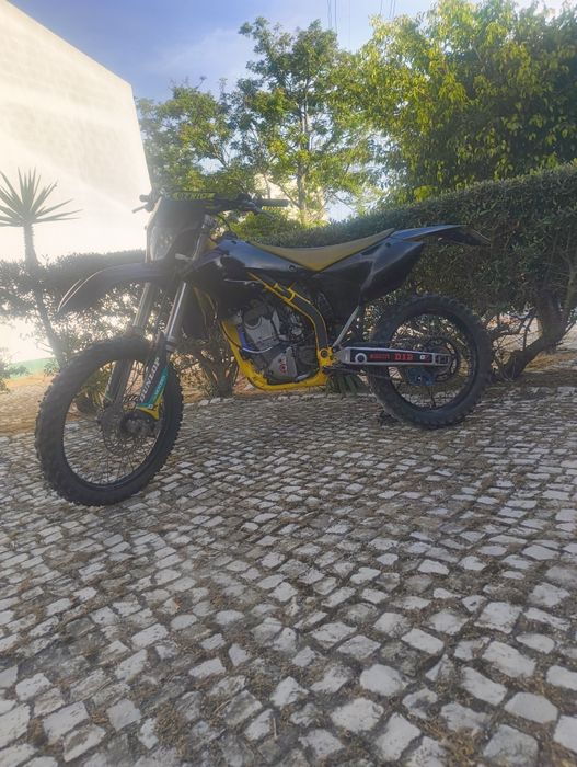 Suzuki rmz 250 matriculada com luzes troco por n-max ou x-max  ou parecido