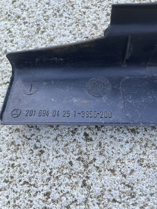 Forra plastica mala mercedes 190