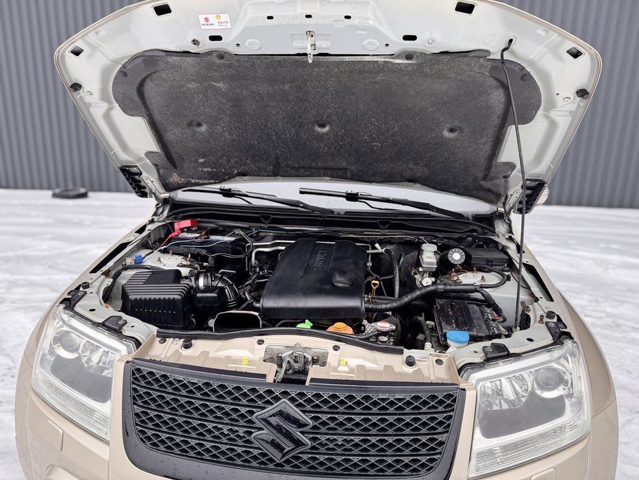 Продается SUZUKI GRAND VITARA 2008 год  рестайлинговая 2.4 бензин 4x4