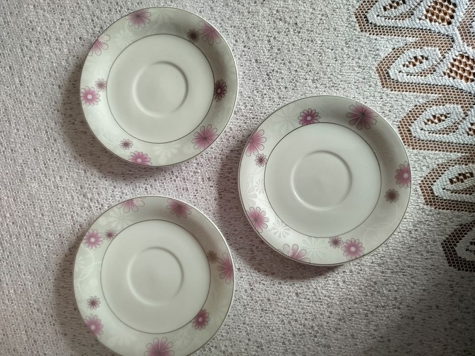 Zestaw filiżanek 12 szt porcelana