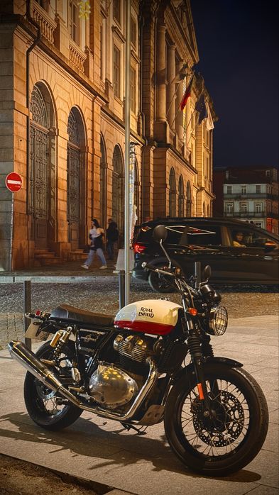 Royal Enfield Interceptor 650 cafe racer