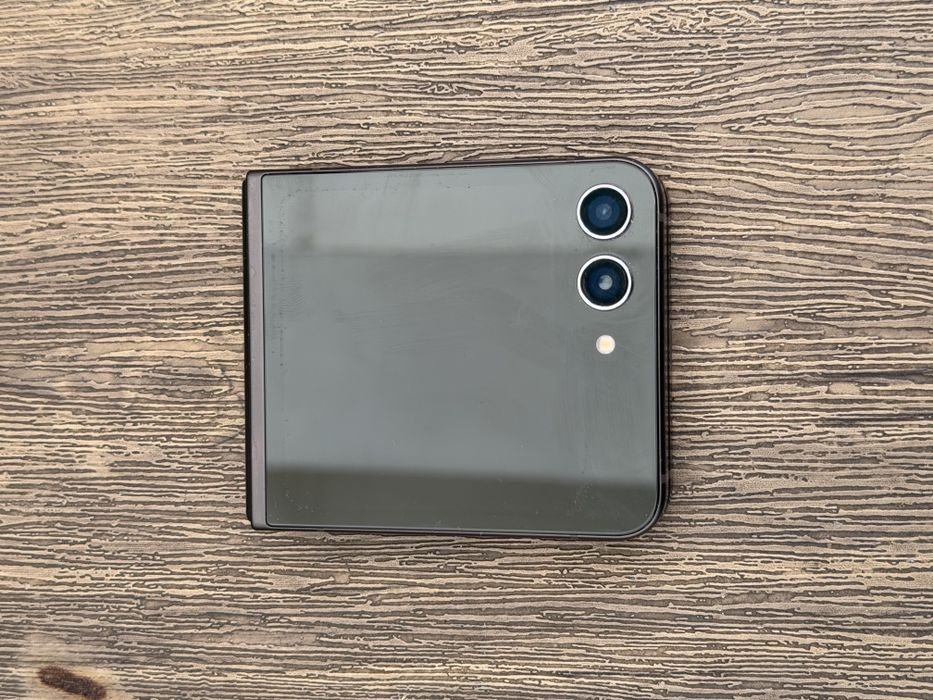 Samsung Z Flip5 novo