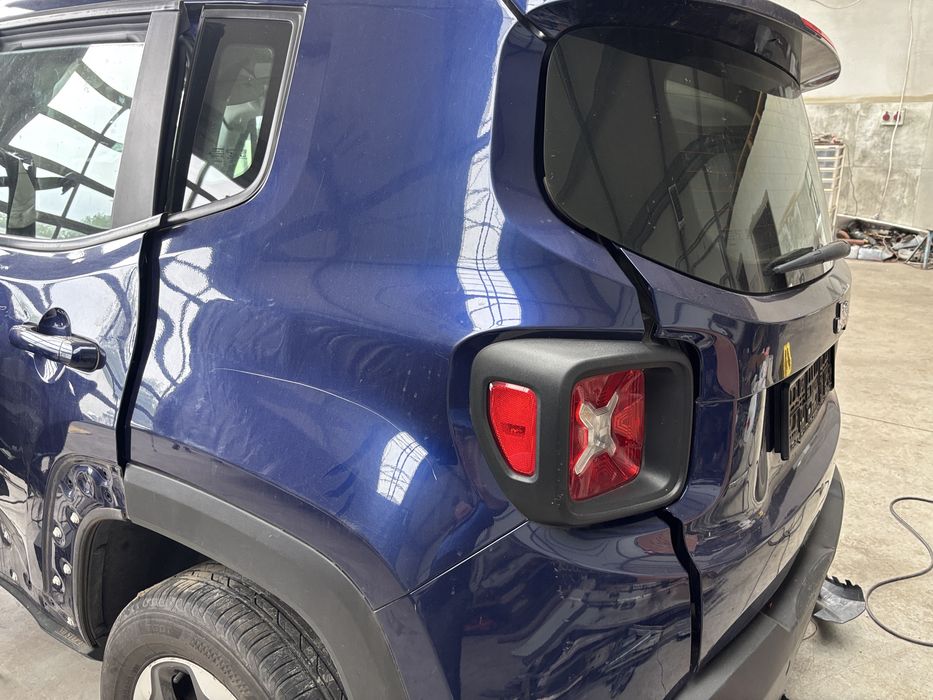 jeep renegade  silnik 1.6b  drzwi zderzak lampa felga alufelga klapa